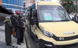 İstanbul’da minibüse bir bebekle bindi, iki bebekle indi