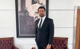 Çadır tüccarlarına da siyasi tüccarlara da ses yükseltiyoruz