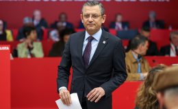 Özel, Sosyalist Enternasyonal’de: Demokrasiye inananlar güç birliği yapmalı