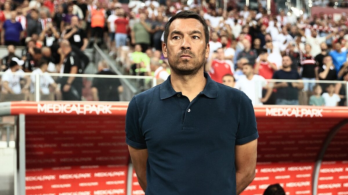 Beşiktaş’ta ailevi sorun! Deneyimli futbolcu Giovanni van Bronckhorst’tan izin alıp ülkesine gitti