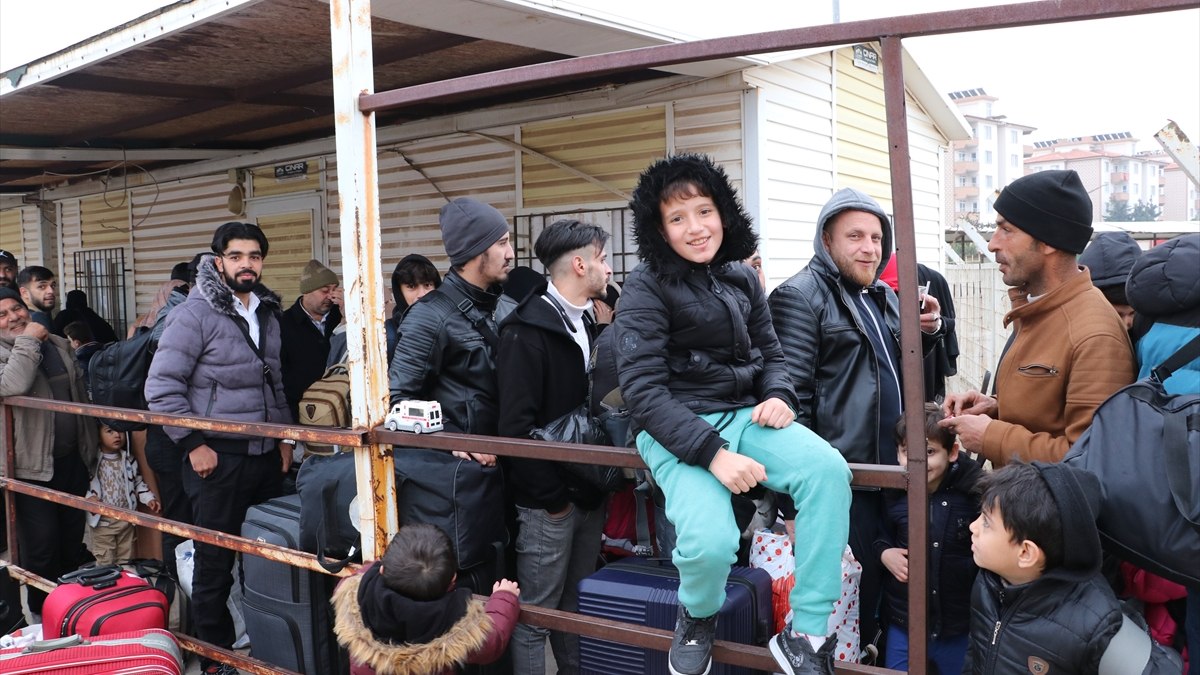 Türkiye’deki Suriyelilerin ülkelerine dönüş mesaileri sürüyor